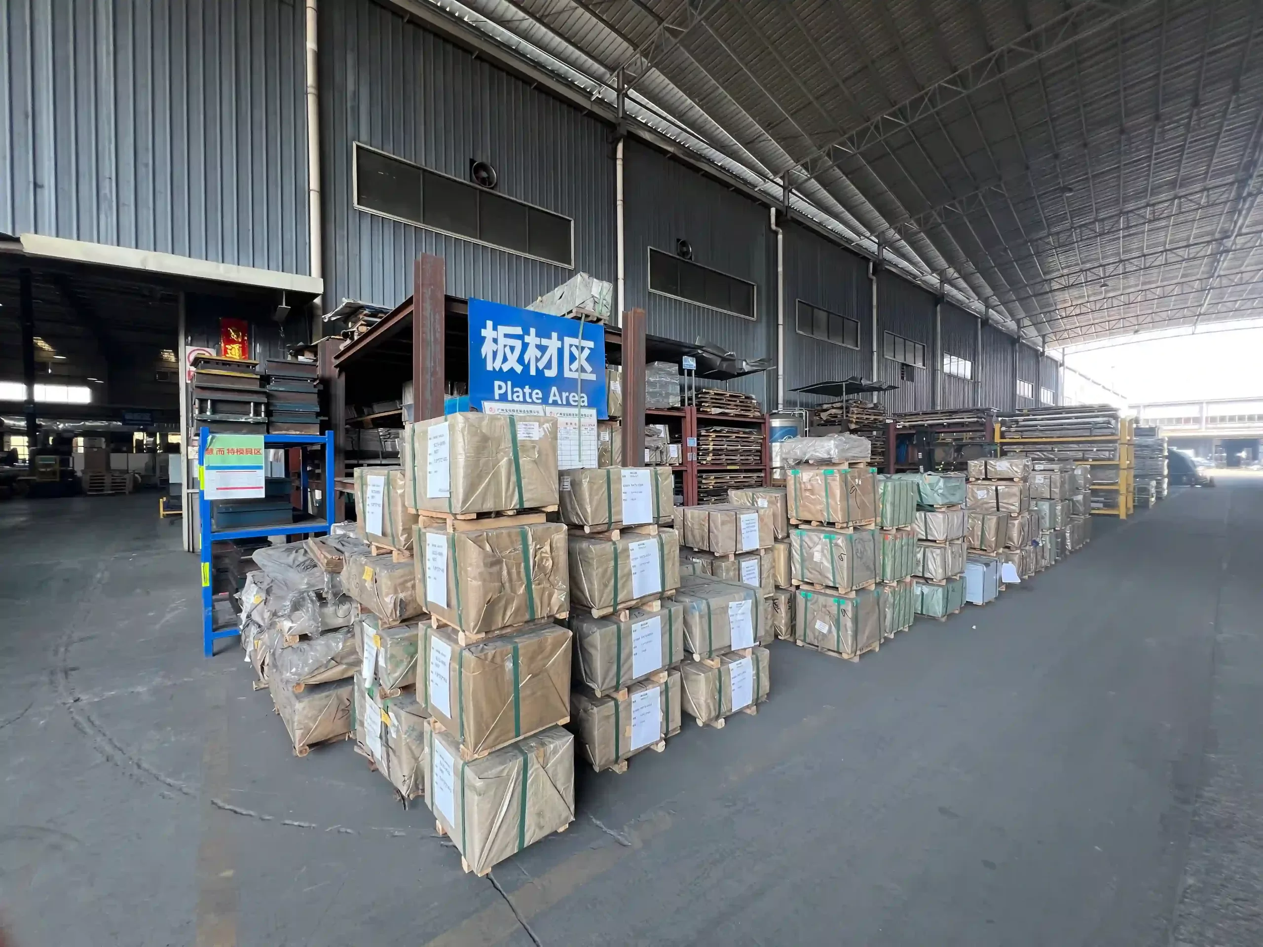 板金在庫保管エリア